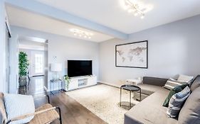 Two Bedroom Town-House 10 Min To Downtown Ottawa